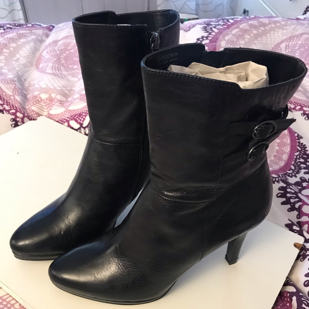 Tahari Boots Size 8 Black Leather Upper
